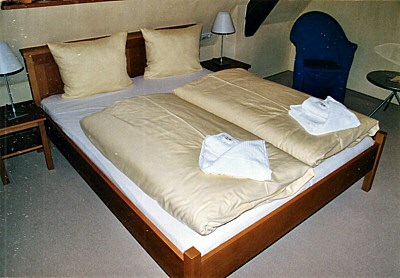 Doppelbett im Hotel Bernado Belotto in Pina